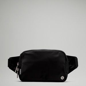 Lululemon 2L Everywhere Belt Bag in Black